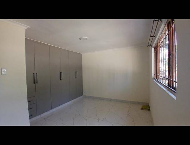 2 BEDROOM PROPERTY TO RENT IN YELLOWWOOD PARK